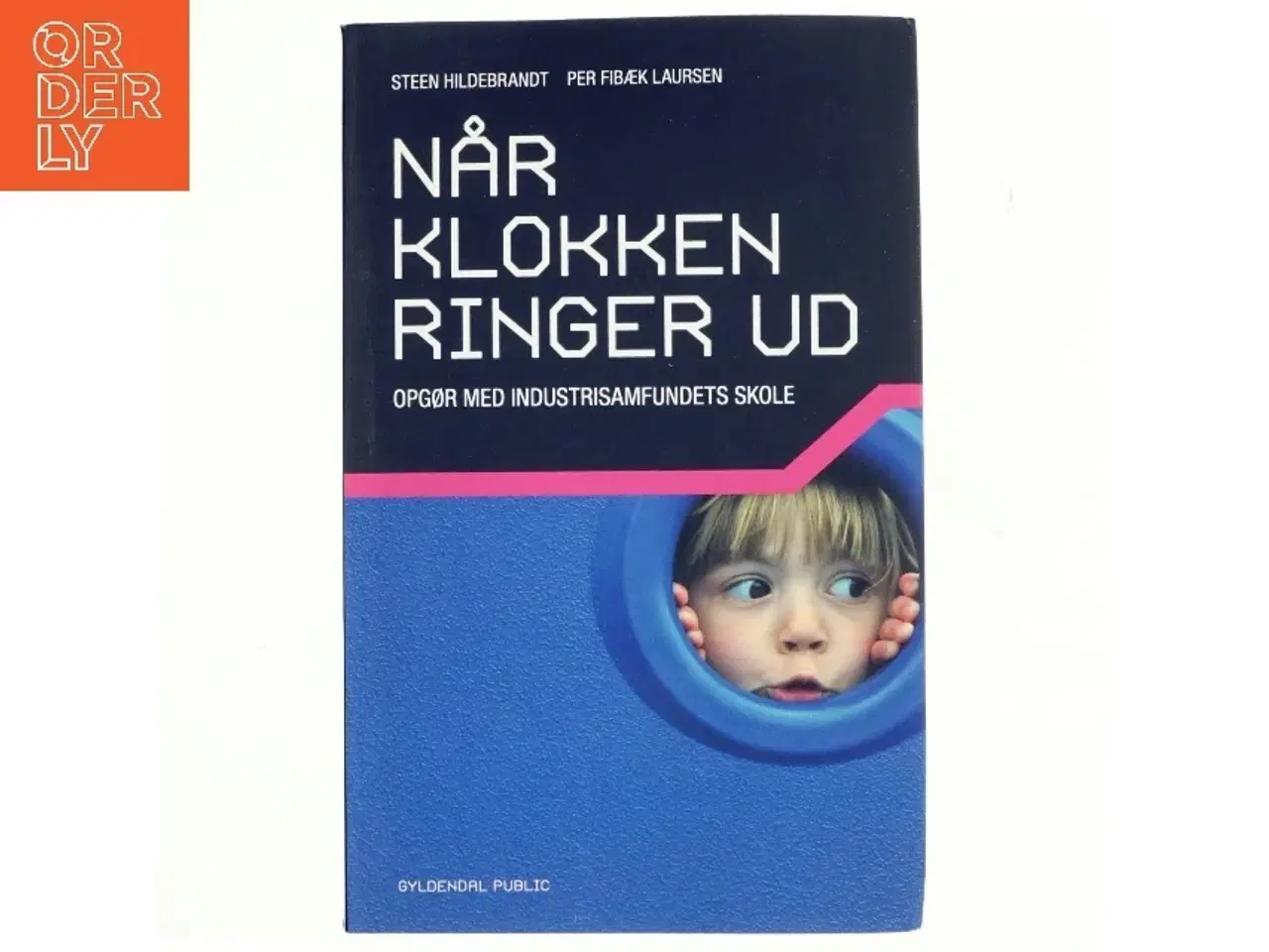 Billede 1 - Når klokken ringer ud : opgør med industrisamfundets skole af Steen Hildebrandt (Bog)
