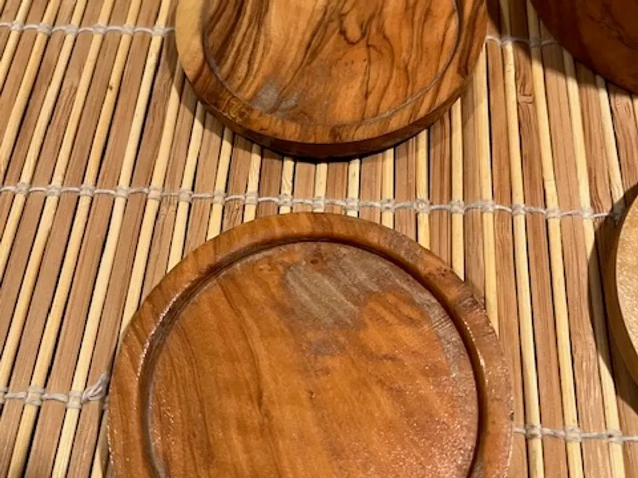 Billede 6 - Smukt og autentisk sæt ølbrikker i spansk oliventr