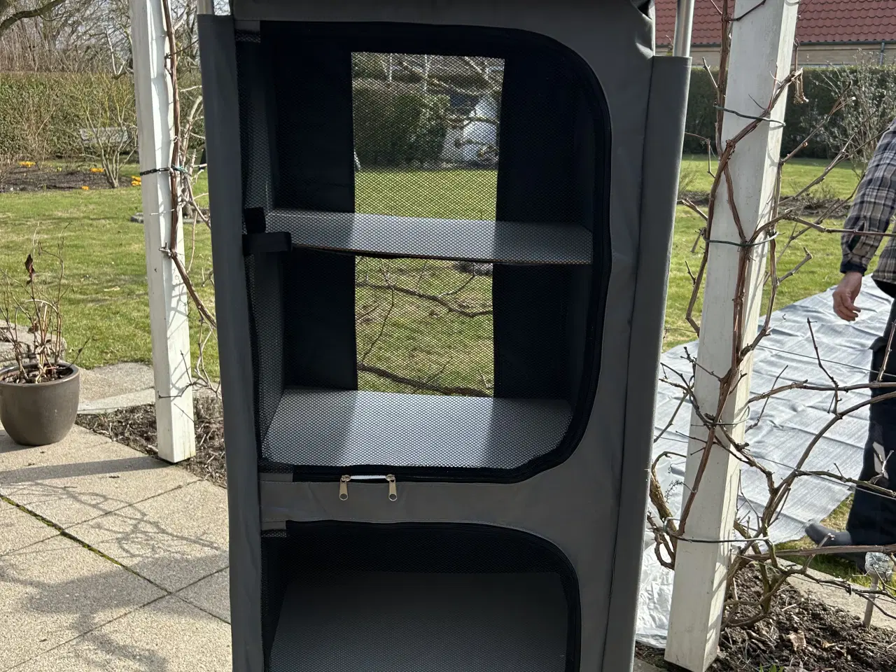 Billede 1 - Reol til fortelt med hylder og lynlås