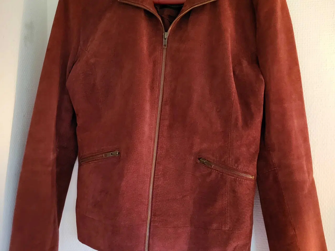 Billede 2 - Vintage ruskinds jakke i vinrød/rosa farve, str. L