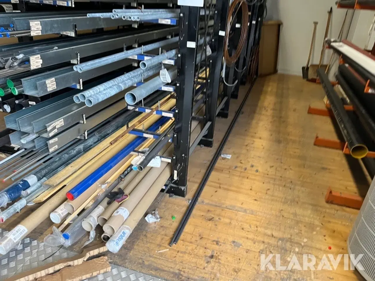 Billede 10 - Grenreol en række