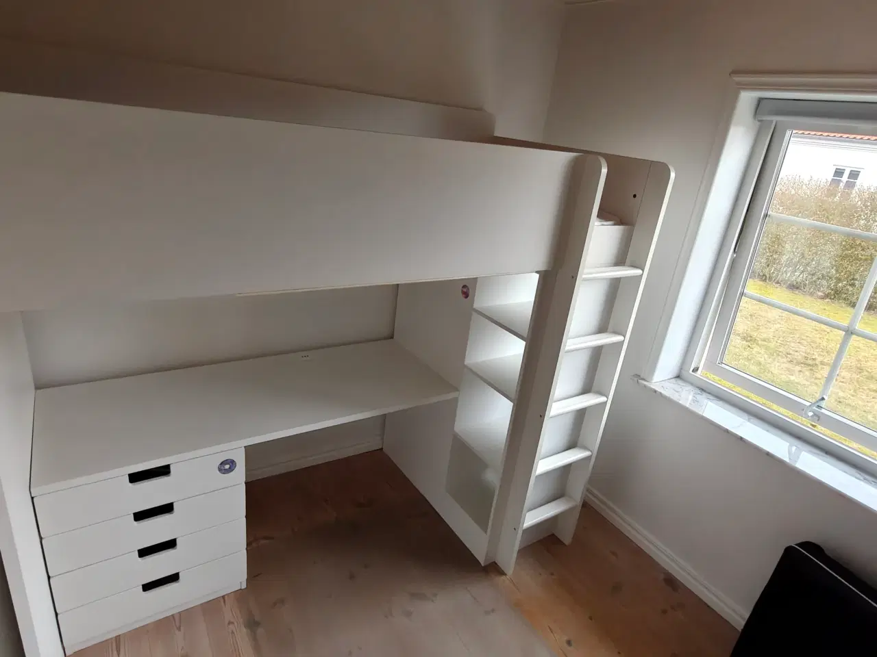 Billede 1 - SMÅSTAD højseng med 4 skuffer og skrivebord