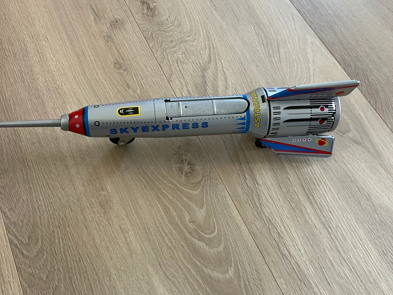 Billede 3 - Rumskib i tin