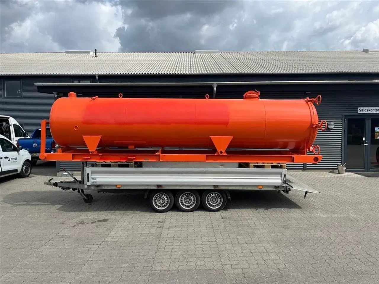 Billede 1 - - - - 5-6000 liters container tank. Vandvogn