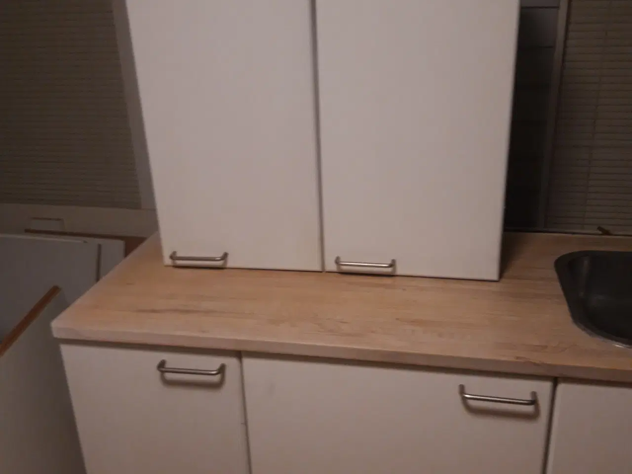 Billede 5 - Ældre køkken med nyere hvide låger sælges