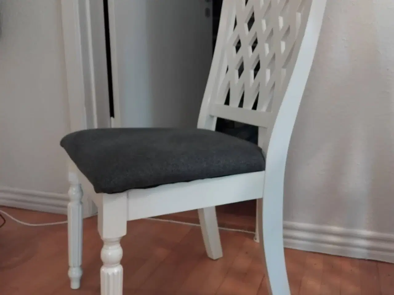 Billede 1 - Spisebord m. 6 stole