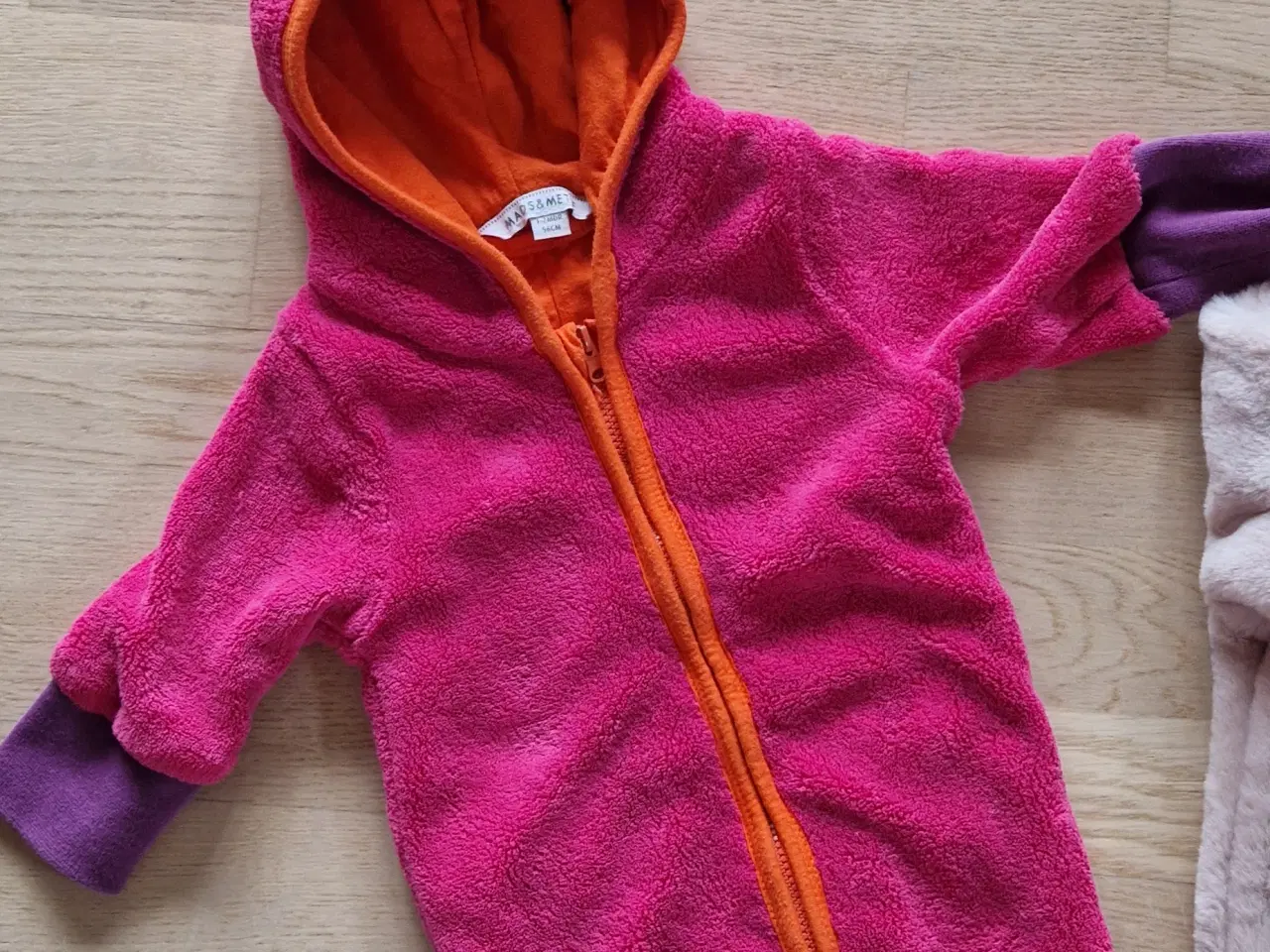 Billede 3 - Heldragter sælges 