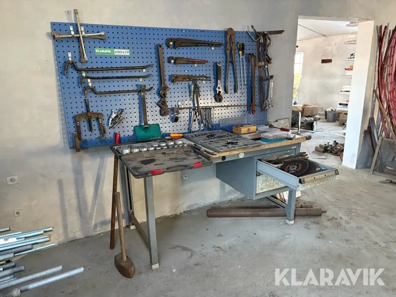 Billede 2 - Værkstedsbord & tavle inkl værktøj