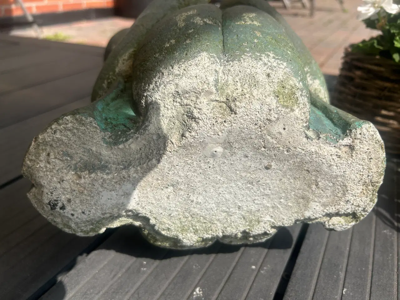 Billede 10 - Skulptur i sten 24 cm høj med grøn patinering