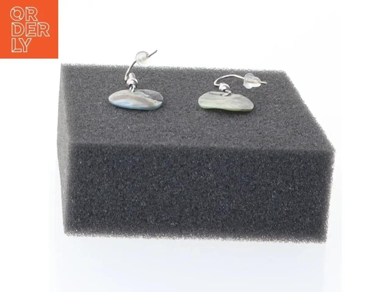Billede 5 - Øreringe med perlemors vedhæng (str. 1,5 cm)