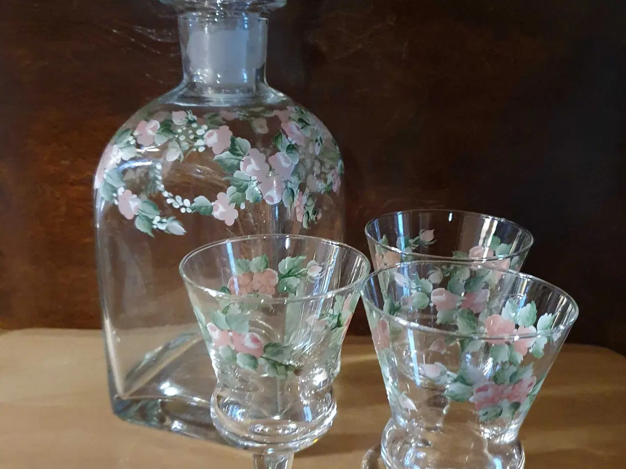 Billede 1 - Flot håndmalet karaffel m/ 3 glas