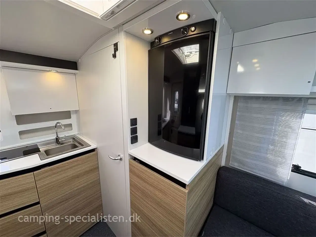 Billede 7 - 2018 - Adria Action 361 LH Panorama   Adria Action 361 LH 2018 - Se den nu hos Camping-Specialisten.dk