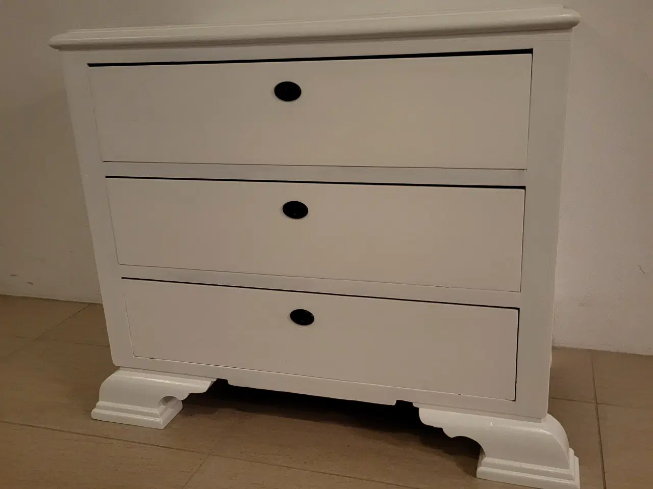 Billede 2 - Hvidmalet kommode