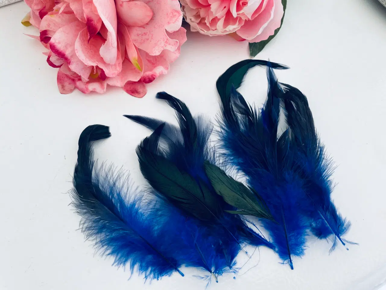 Billede 2 - Fjer i blå, mørke og grønlige nuancer 