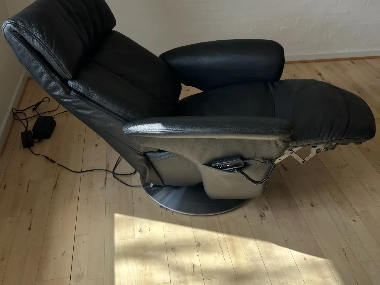 Billede 2 - Otium El. læder stol.