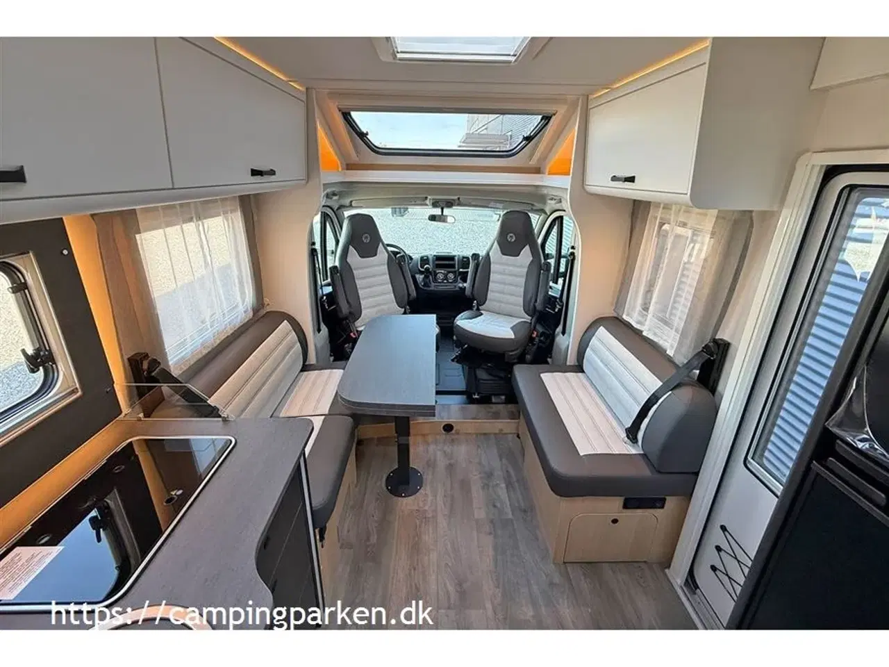 Billede 5 - 2025 - SunLight T 68 C Adv. Edition   Sunlights populære model med face-to-face, automatgear og meget udstyr