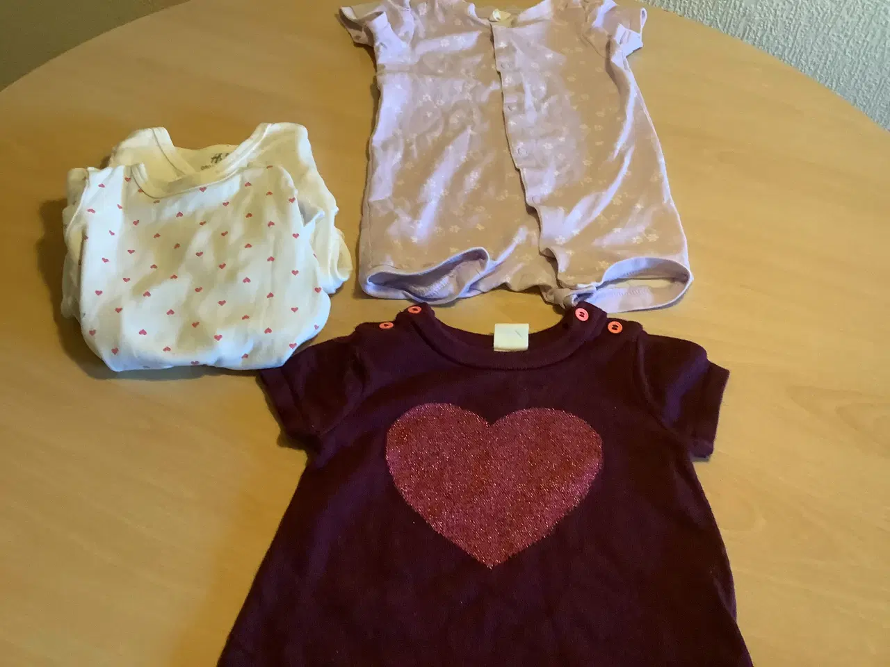 Billede 1 - Helt ny H&M tøjpakke str. 68 pige