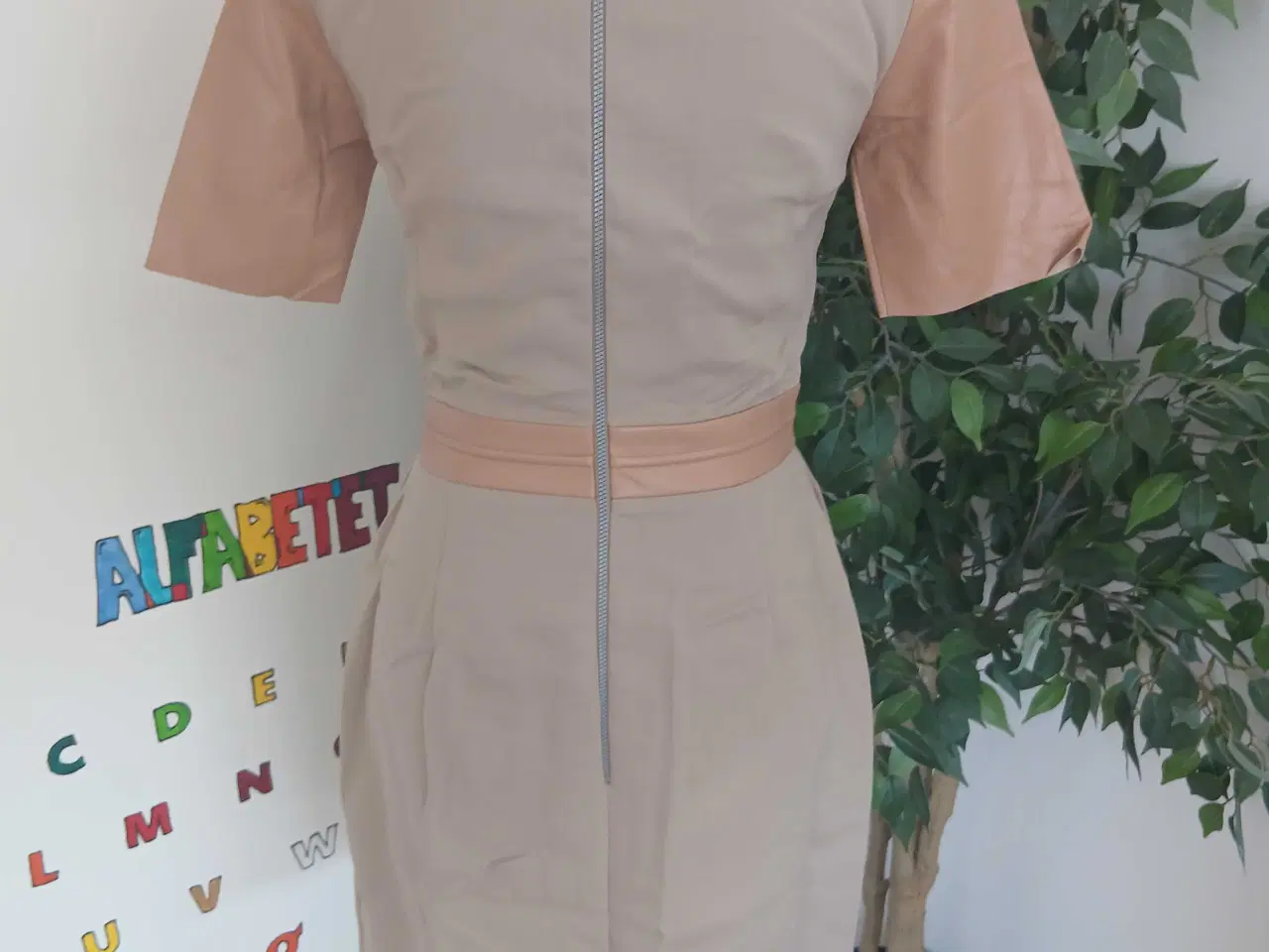 Billede 6 - Kjole. J Lindbergh. Small/36