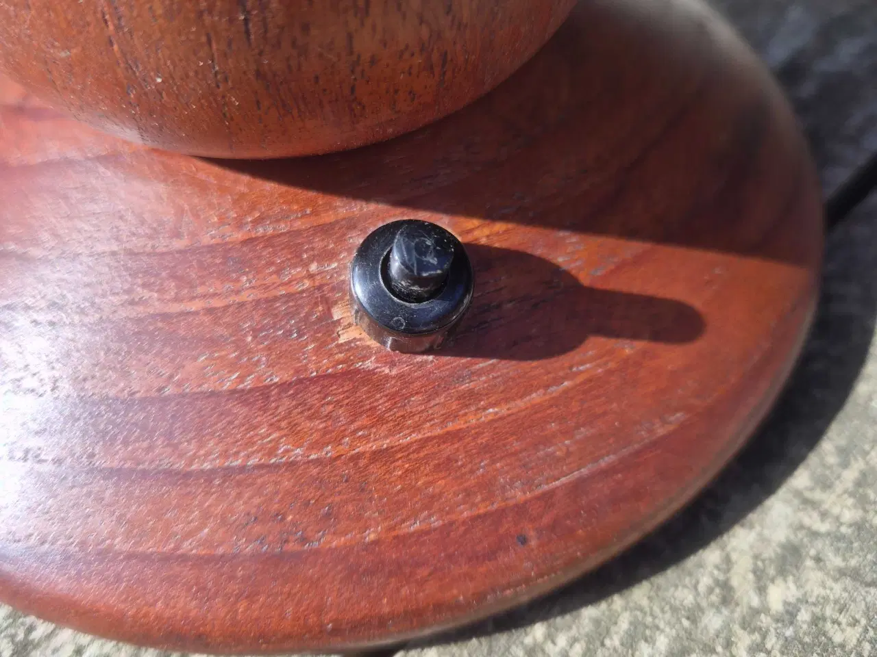 Billede 8 - Elegant bordlampe i teaktræ