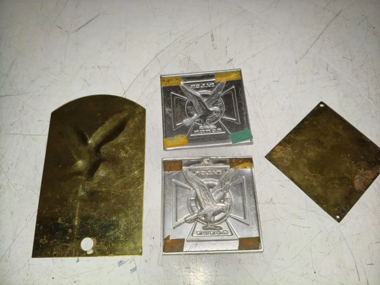 Billede 5 - 4 fine små falck skilte måske til en falck mand