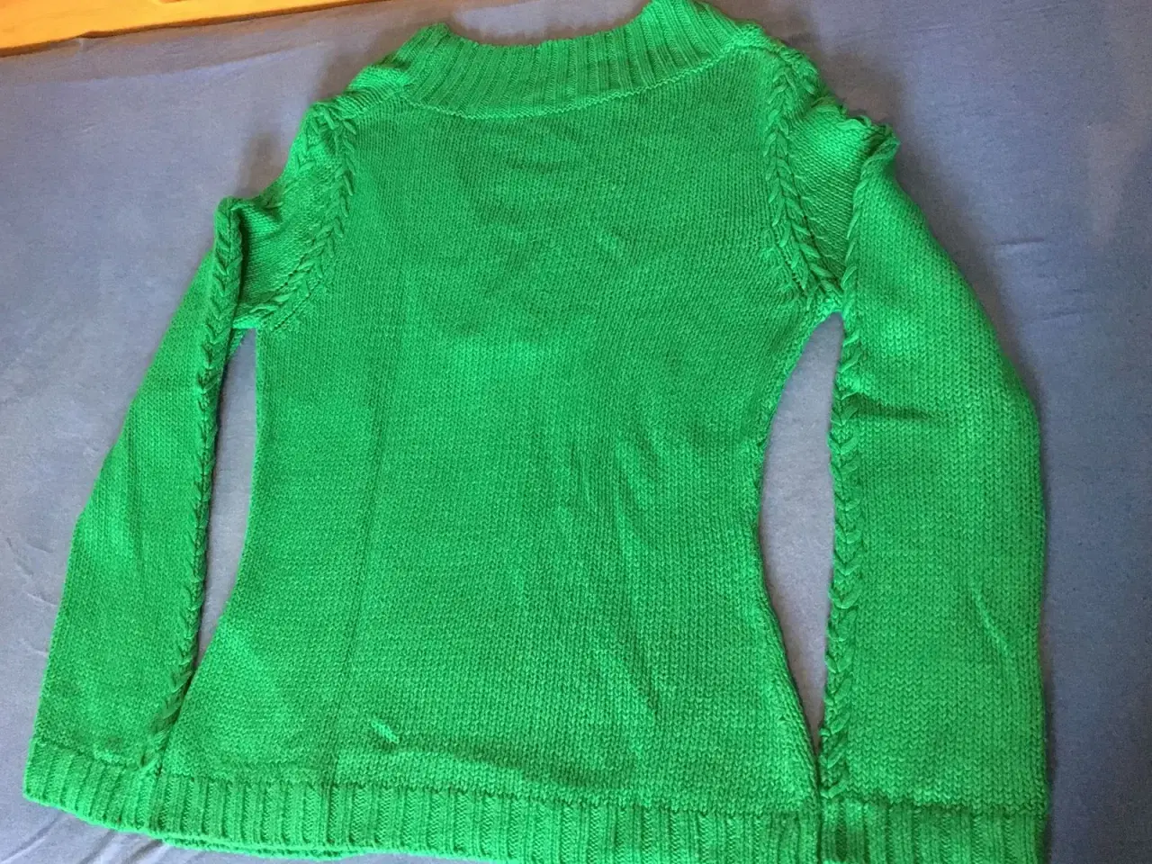 Billede 5 - Lækker grøn sweater til salg