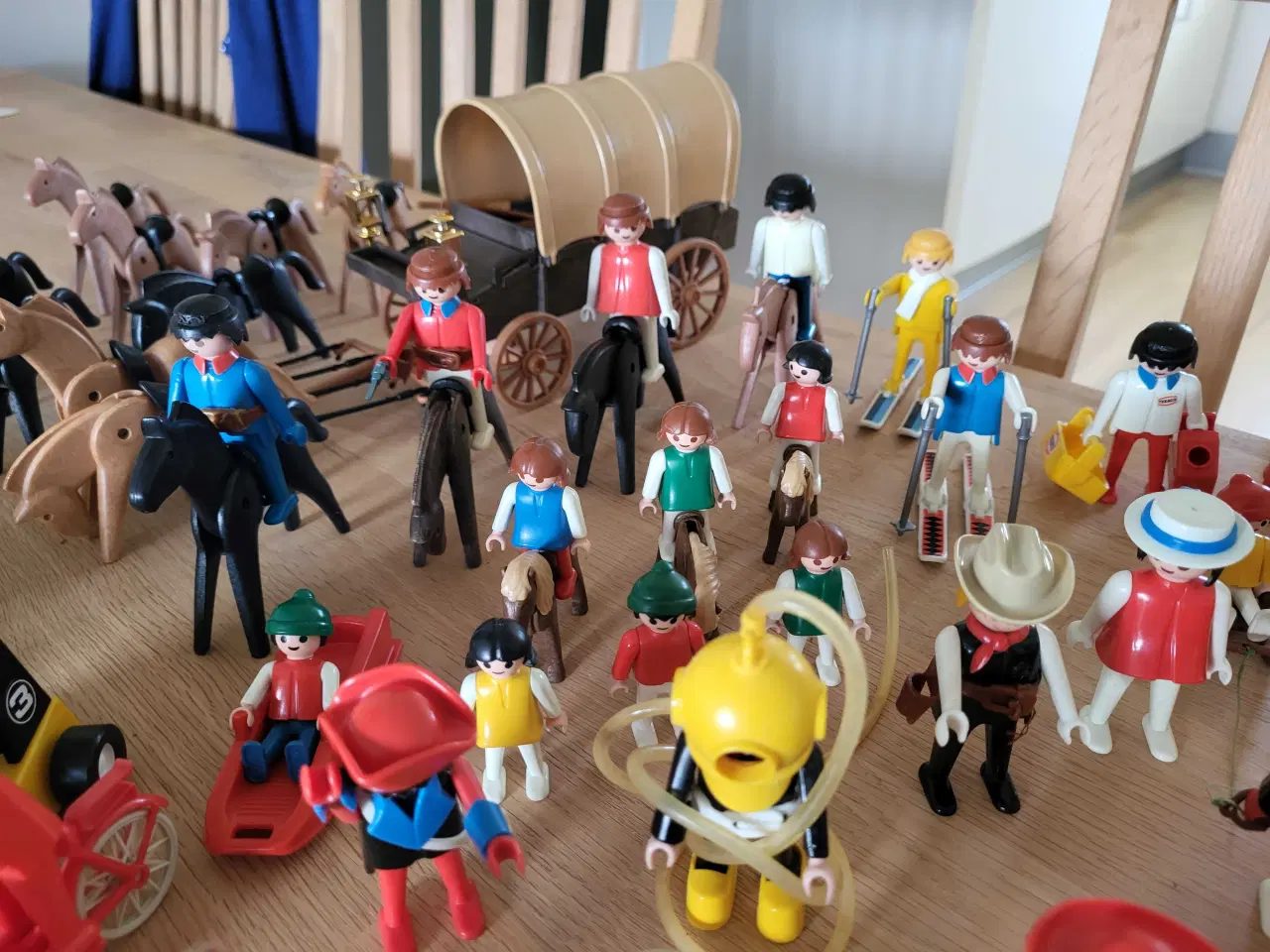 Billede 4 - Play mobil figurer og vogne 