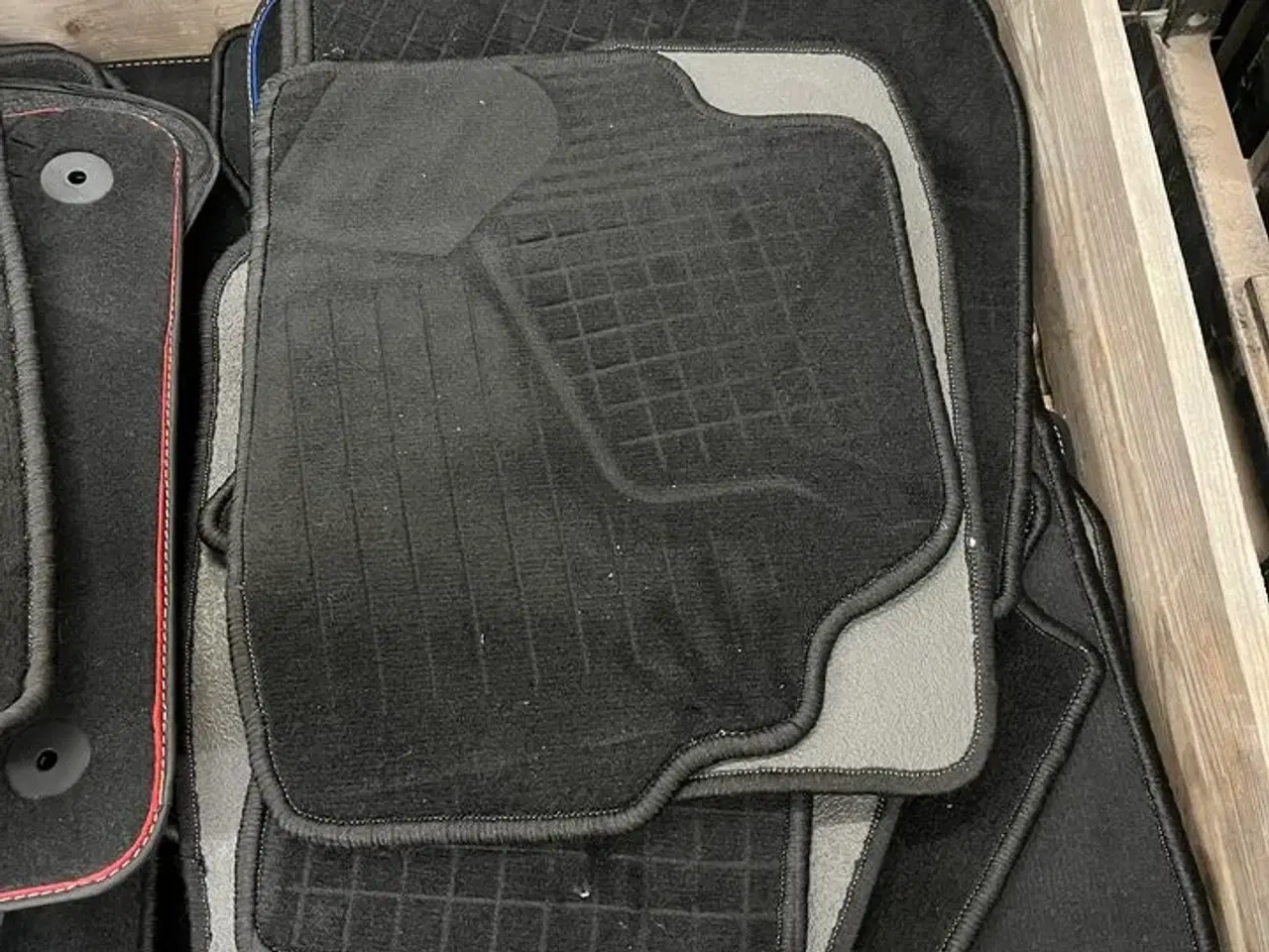 Billede 2 - 30 stk. bilmåtter, ass. Farver og størrelser