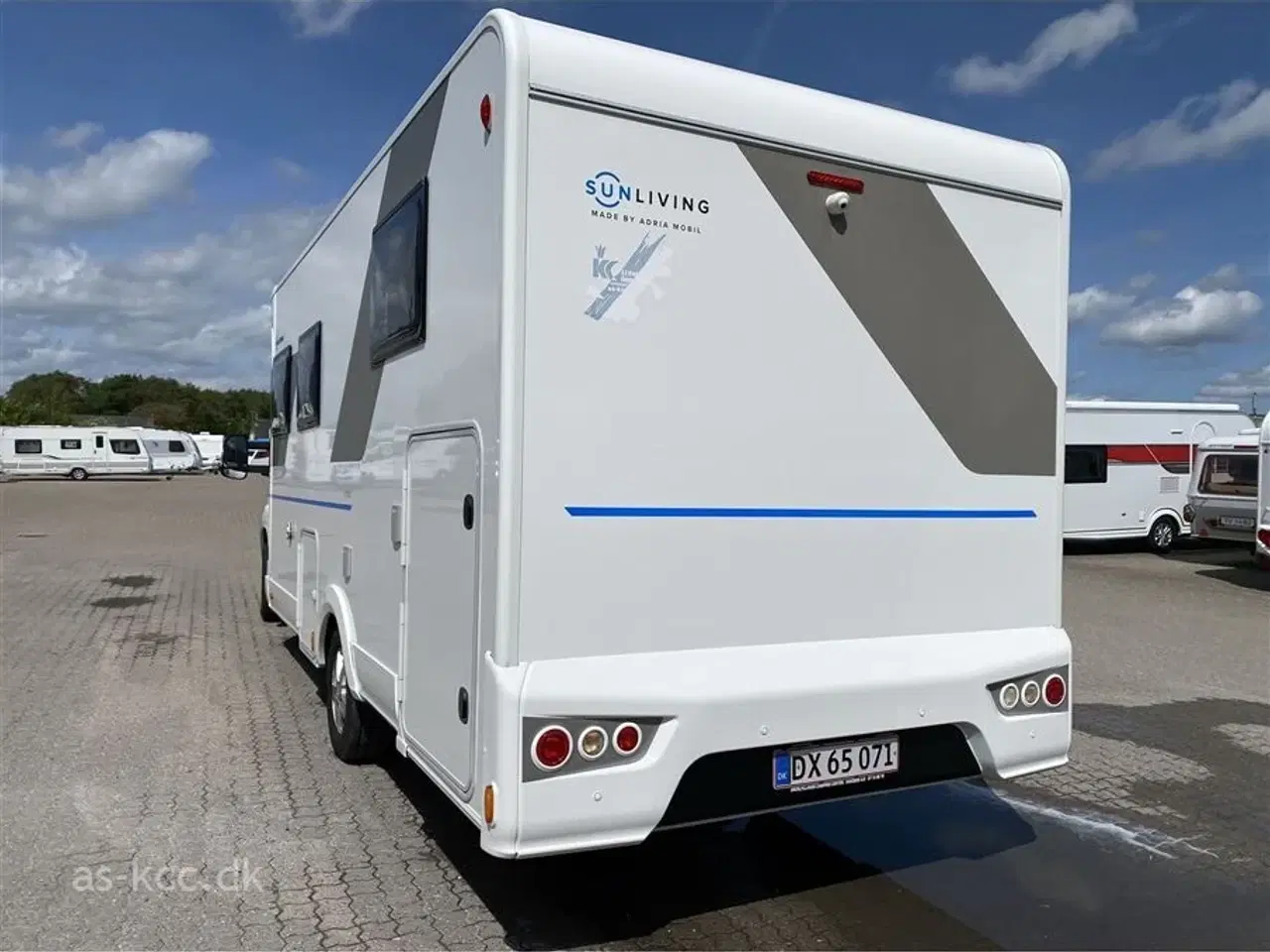 Billede 3 - 2021 - Sun Living S 75 SC   Sun Living S 75 SC autocamper med fritstående dobbeltseng.