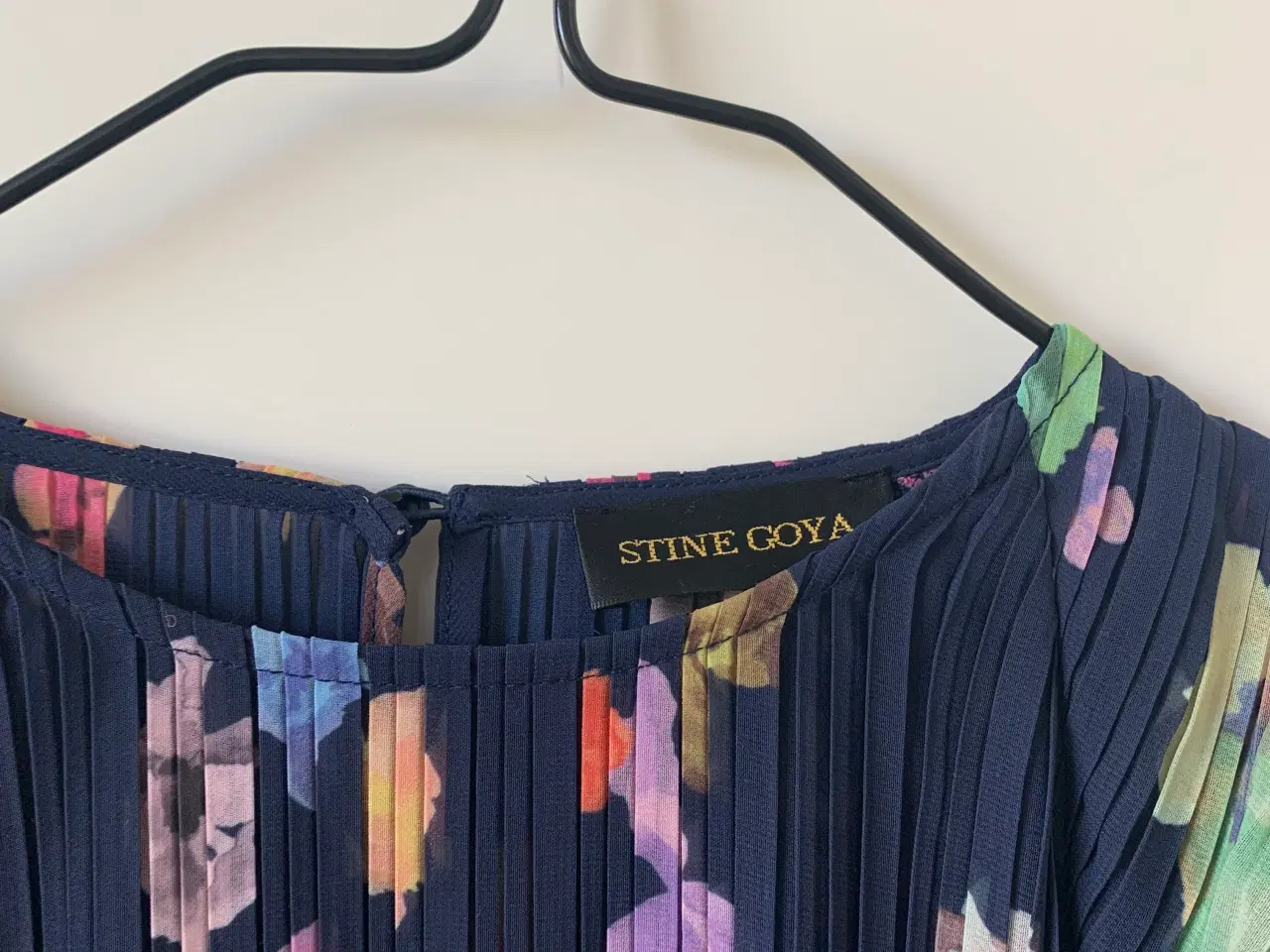 Billede 2 - Stine Goya plisseret bluse