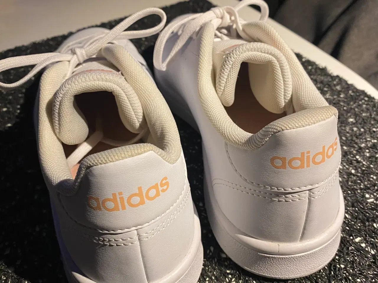 Billede 4 - Adidas Advantage sko str.6/39