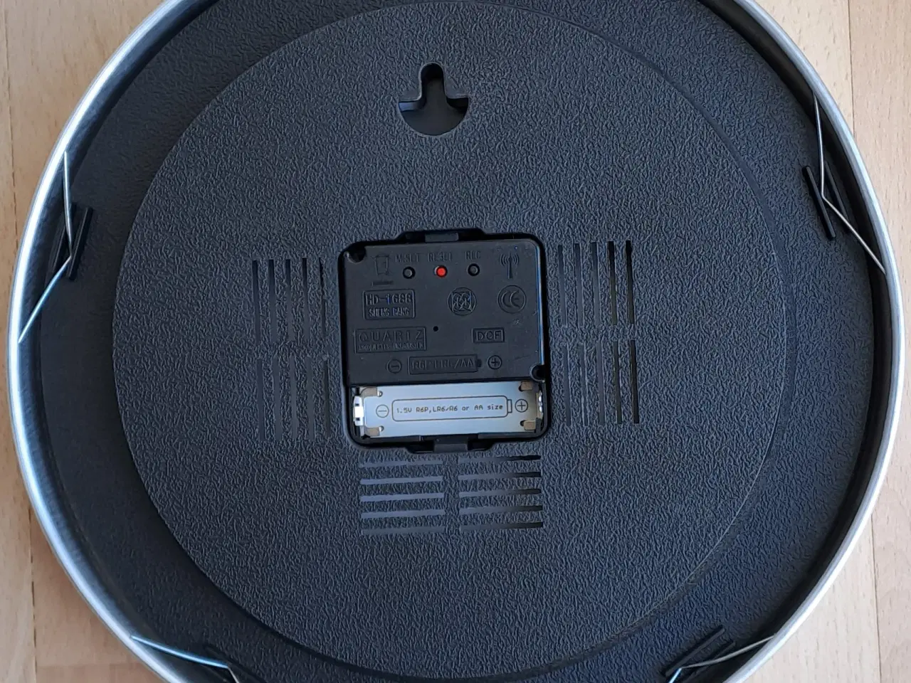 Billede 2 - Vægur radiostyret Ø25 cm - aluramme