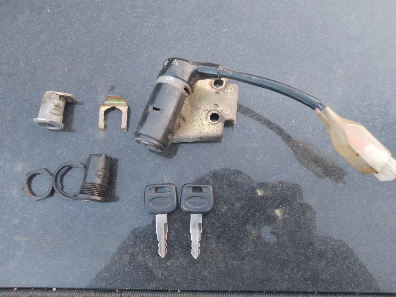 Billede 1 - Originalt låsesæt til pgo dr. Big/t-rex/tr3  Med 2