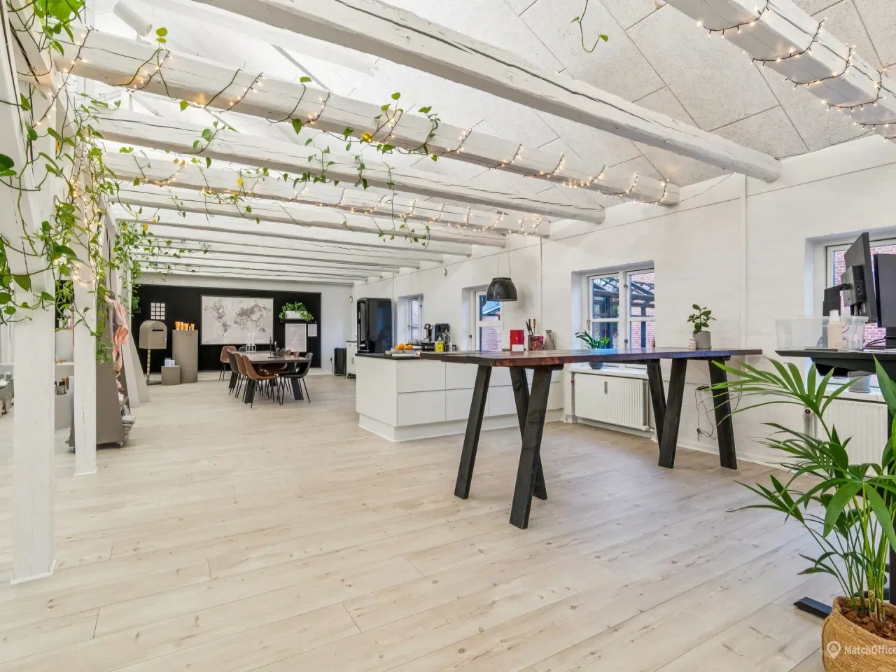 Billede 3 - Lyst og indbydende kontor med nordisk æstetik og unikke detaljer