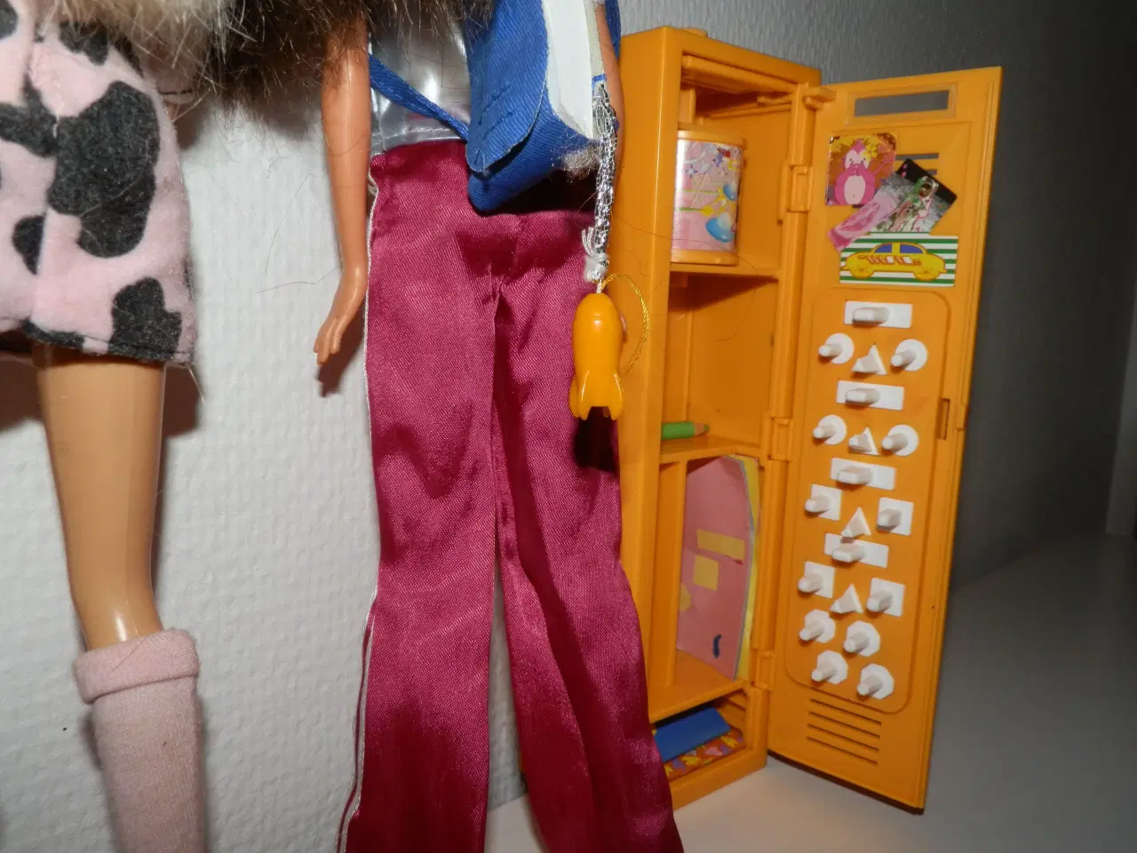 Billede 9 - Barbie high school med alt tilbehør