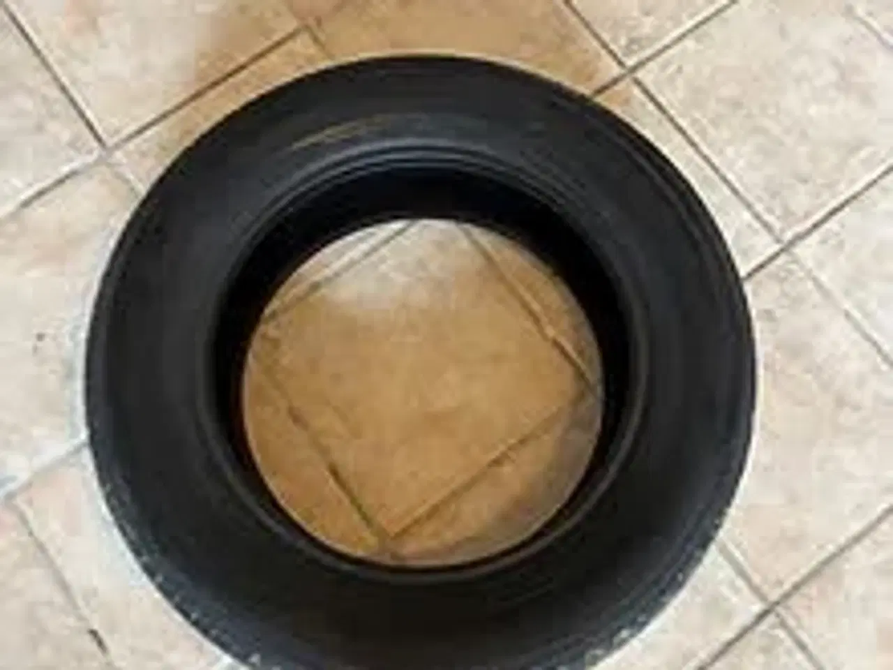 Billede 1 - Yokohama sommerdæk 235/60 R 18