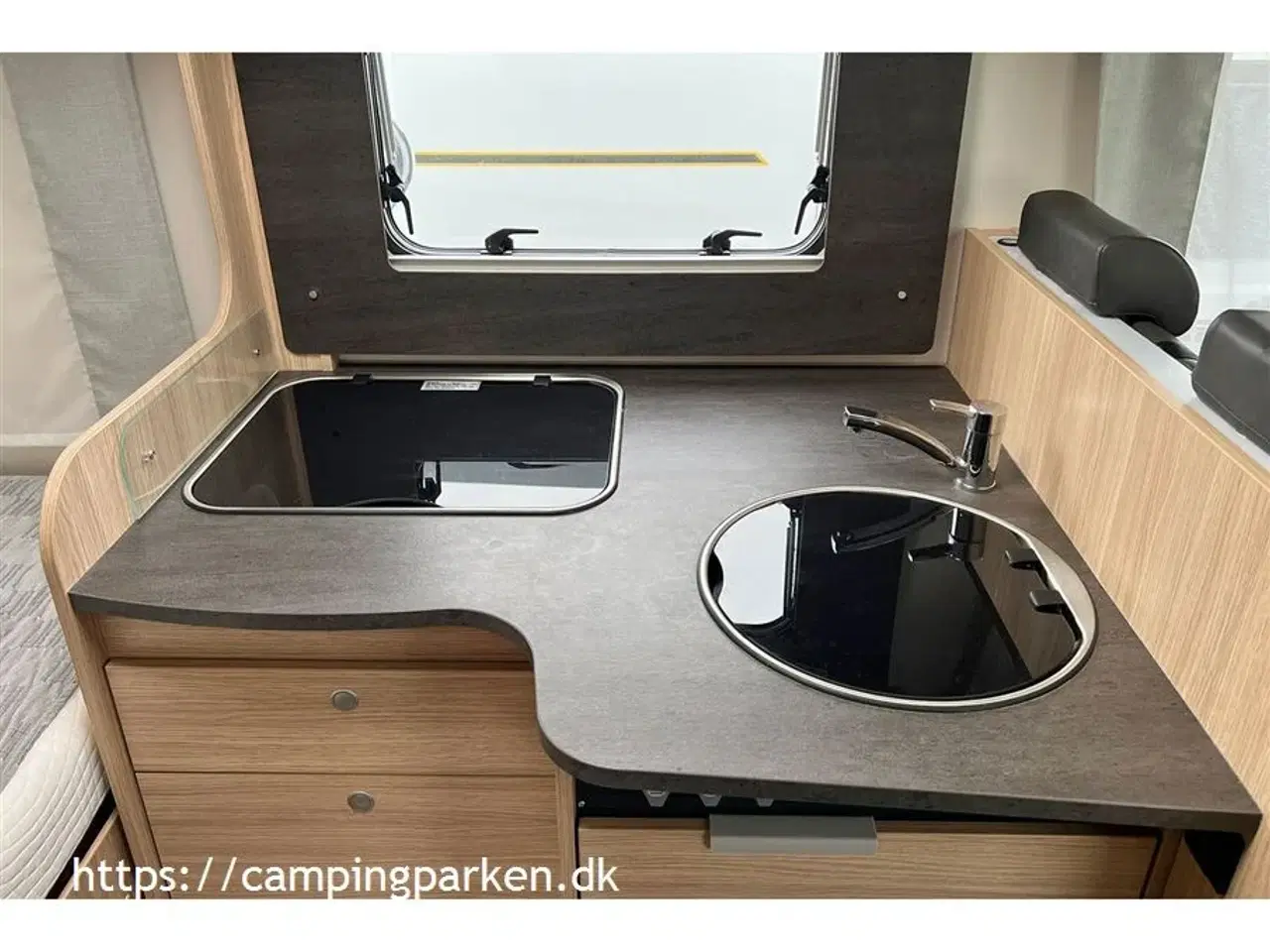 Billede 6 - 2020 - SunLight T 64   Velholdt kort autocamper med fransk seng og automatgear