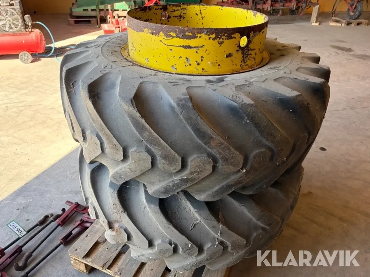 Billede 5 - Tvillingehjul Goodyear 16.9-24 - 2 styk - med låse