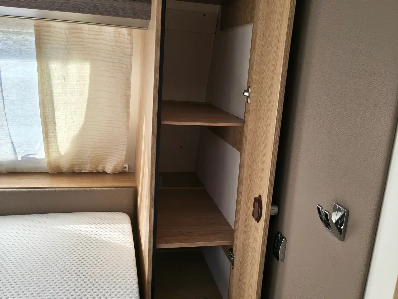 Billede 8 - Bürstner Averso 570TK køjevogn med meget gulvplads