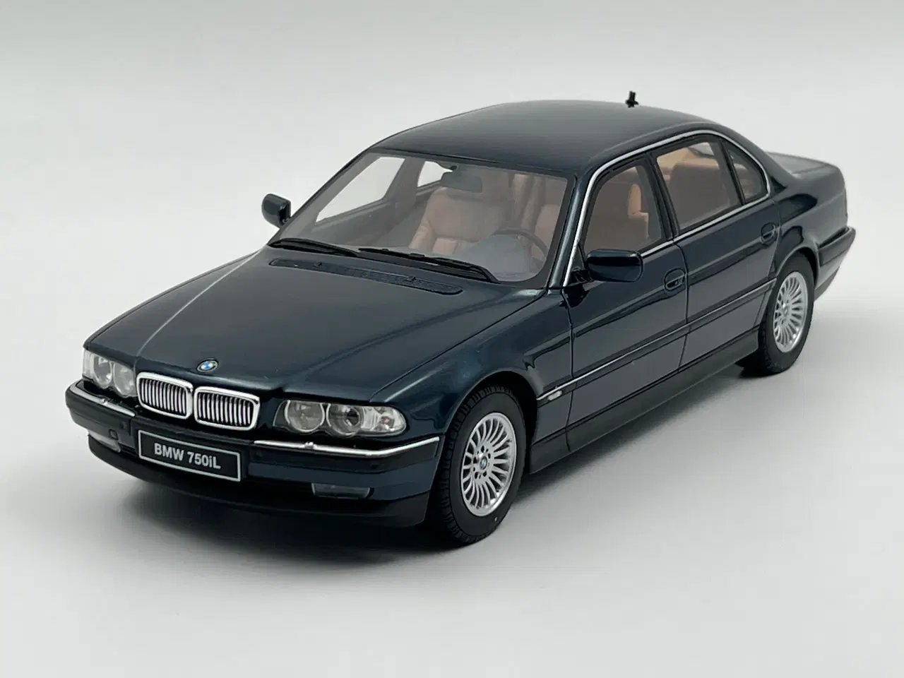 Billede 1 - 1995 BMW 750iL Limited Edition - 1:18