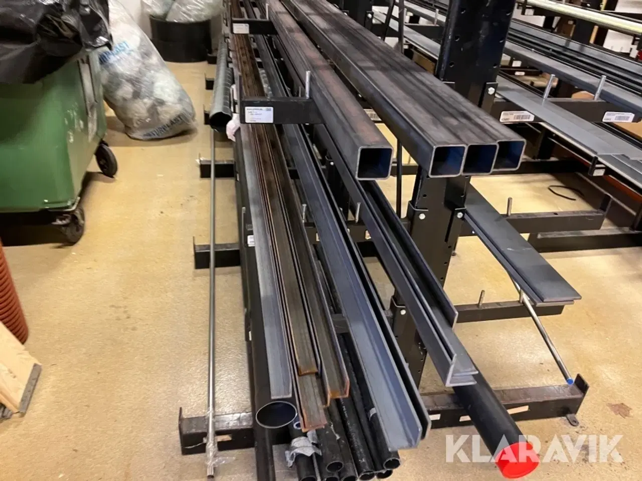 Billede 11 - Grenreol en række