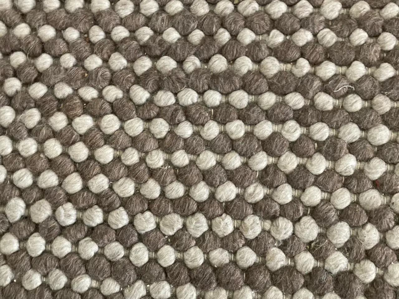 Billede 1 - Uldtæppe fra HAY. 170x240 cm grå/brun