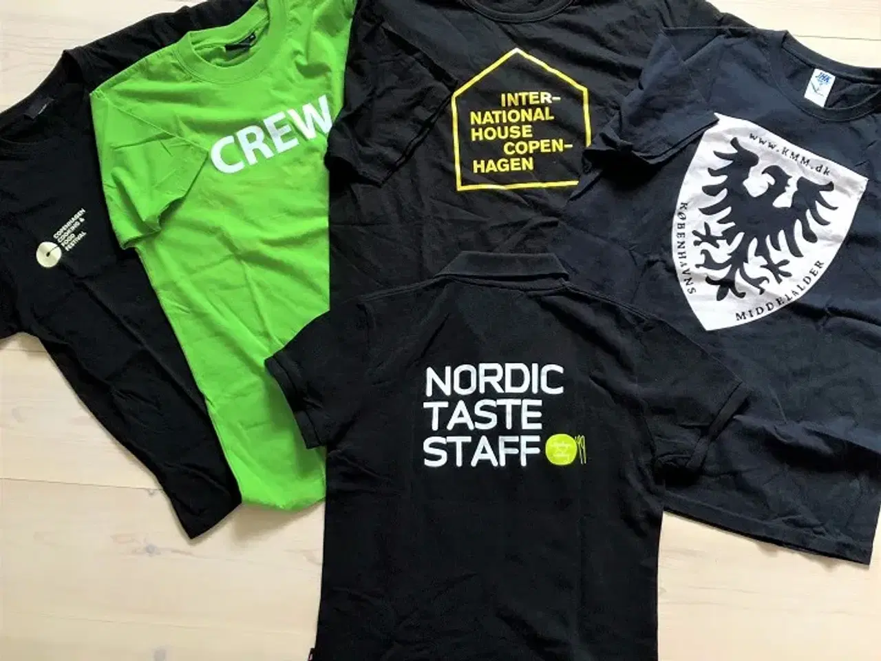 Billede 1 - 4 T-SHIRTS + EN POLO til crew og frivillige