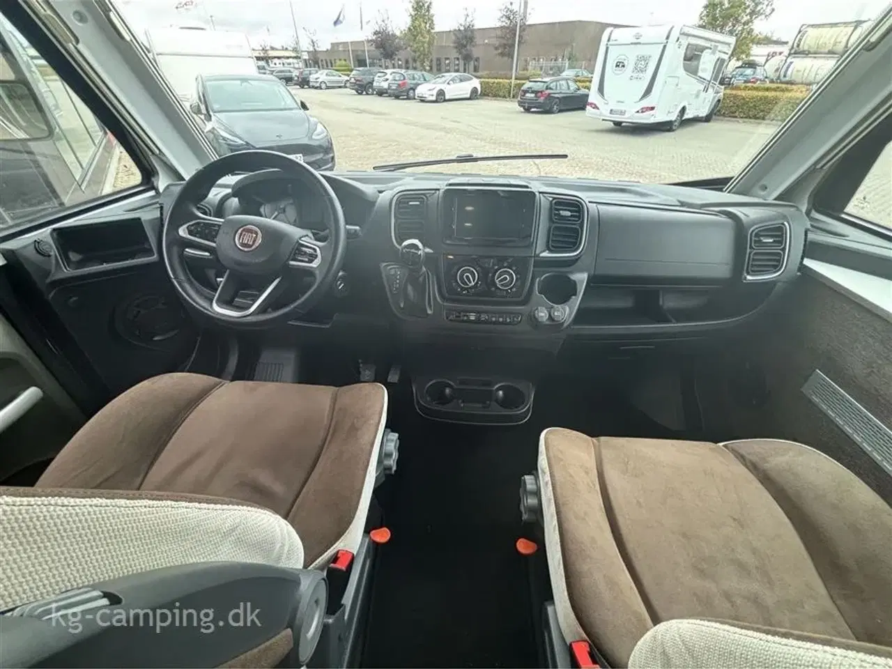 Billede 13 - 2022 - Benimar Amphitryon 998 4400 kg   Kraftfuld helintegreret autocamper med ALDE-varme og masser af komfort!