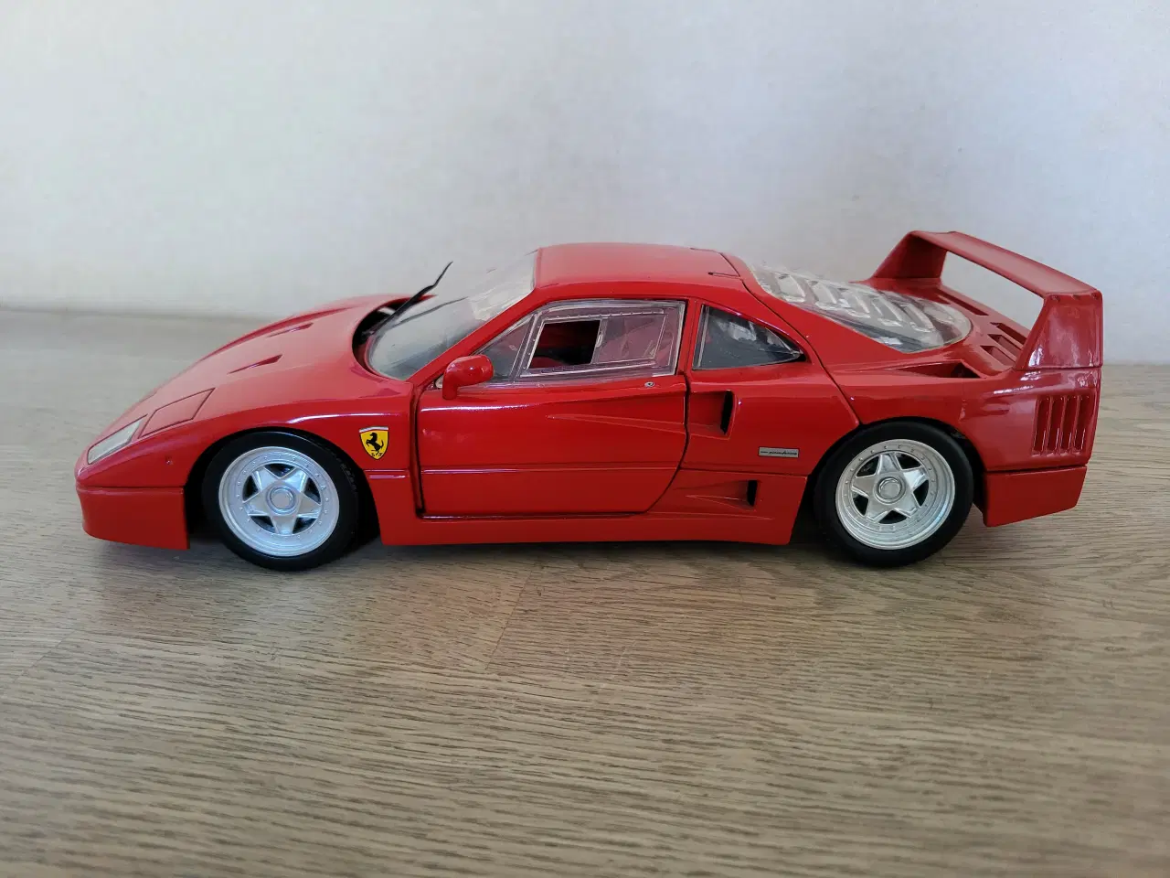 Billede 1 - Modelbil Ferrari F40 1990 skala 1/18