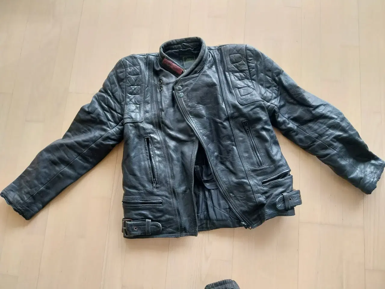 Billede 8 - Jakke + smækbuks str 48 kr. 450