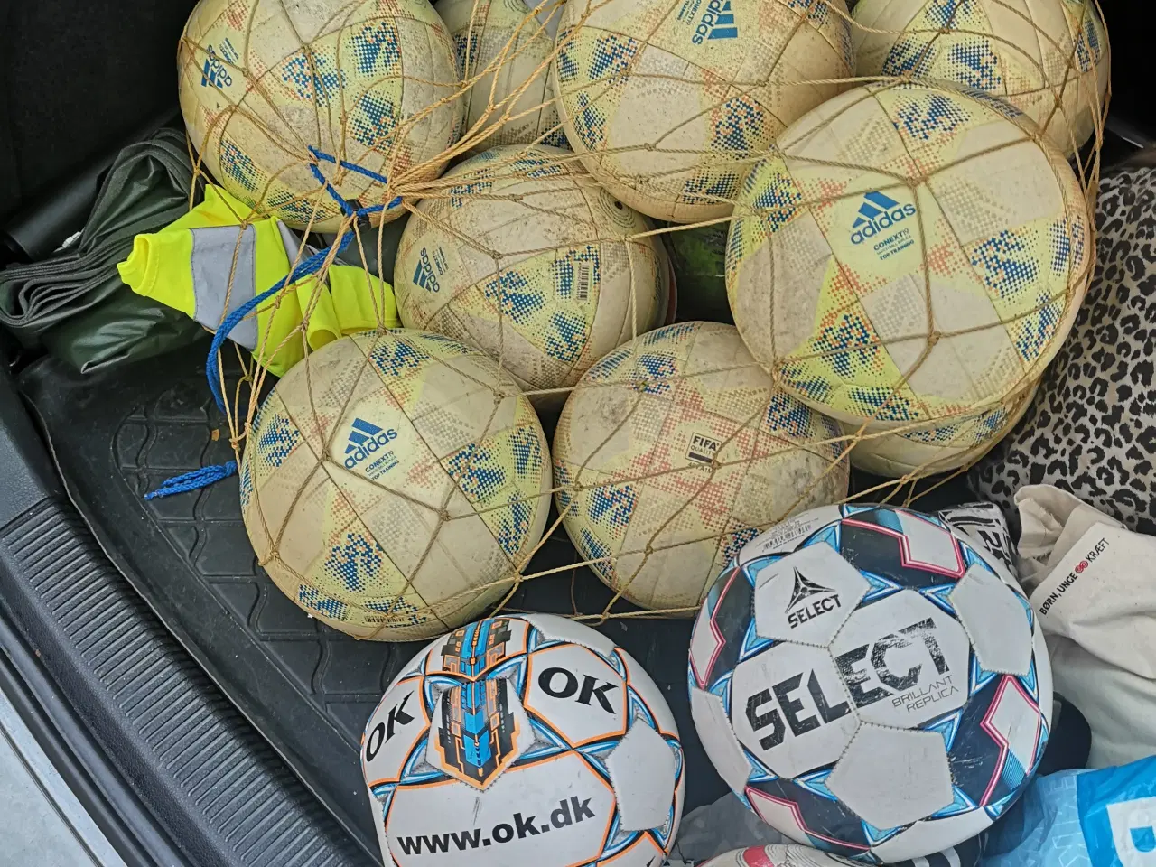 Billede 1 - 14 stk  fodbolde, let brugte. 