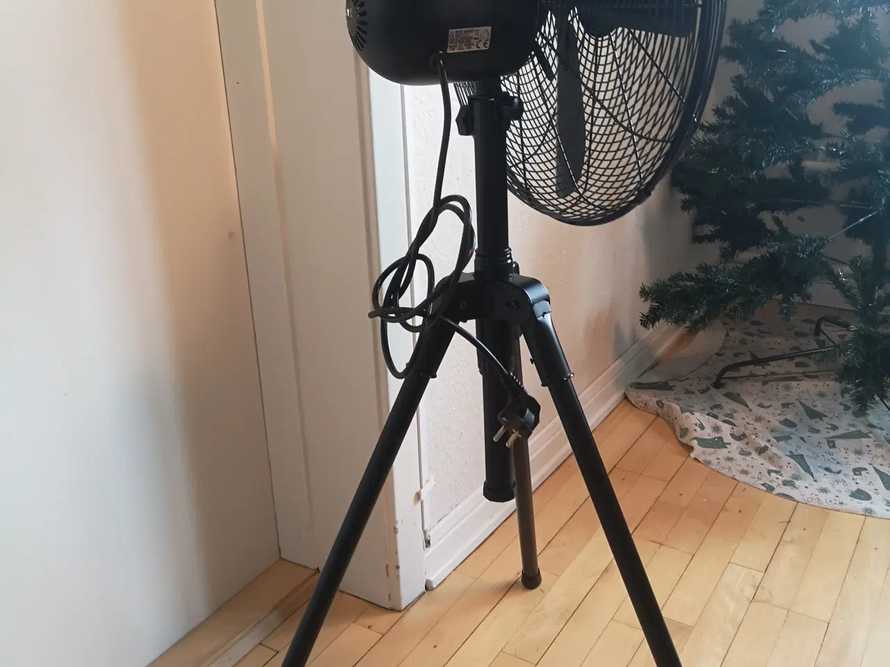 Billede 3 - Opretstående ventilator blæser meget kraftigt 💪 o