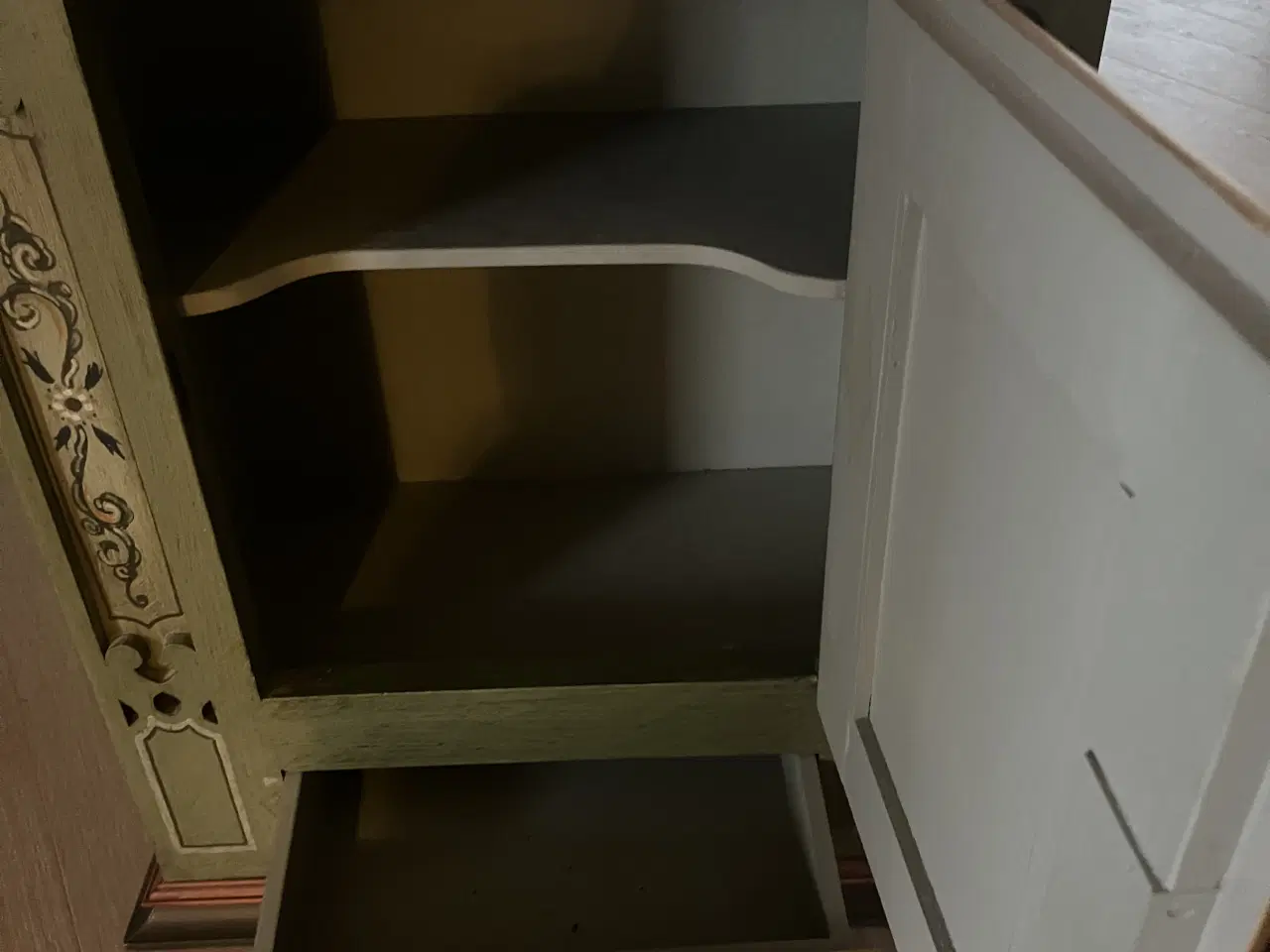 Billede 2 - Tobaksskab