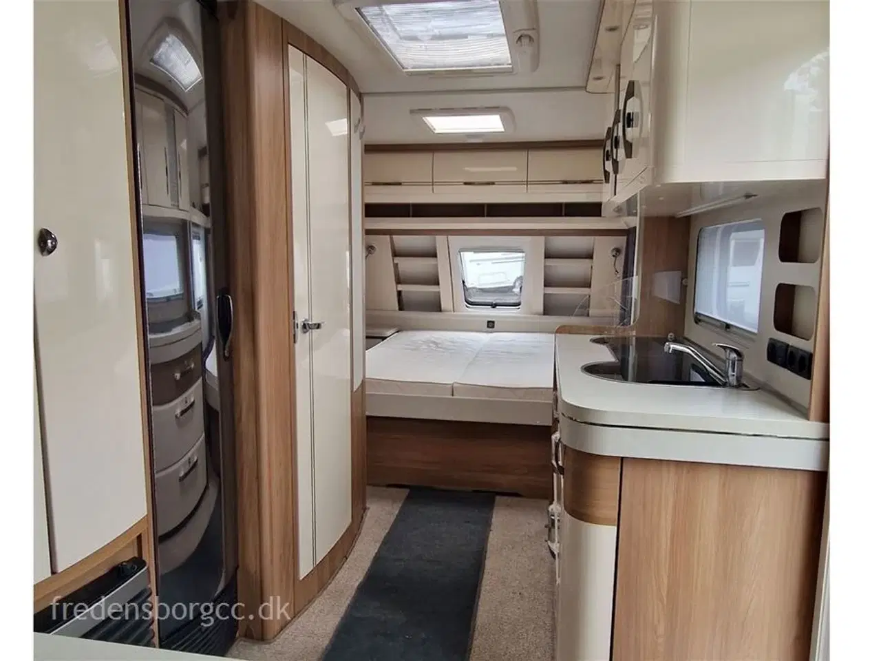Billede 2 - 2021 - Hobby Excellent 540 UFF   MEGET UDSTYR BLA. MOVER / El. STYTTEBEN / THULE 12 V. MARKISE.