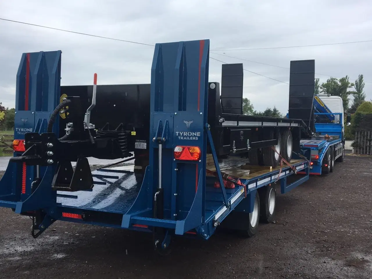 Billede 15 - Tyrone 19TLL Affjedret træk og affjedret aksler. Med hydrauliske ramper og værktøjskasse